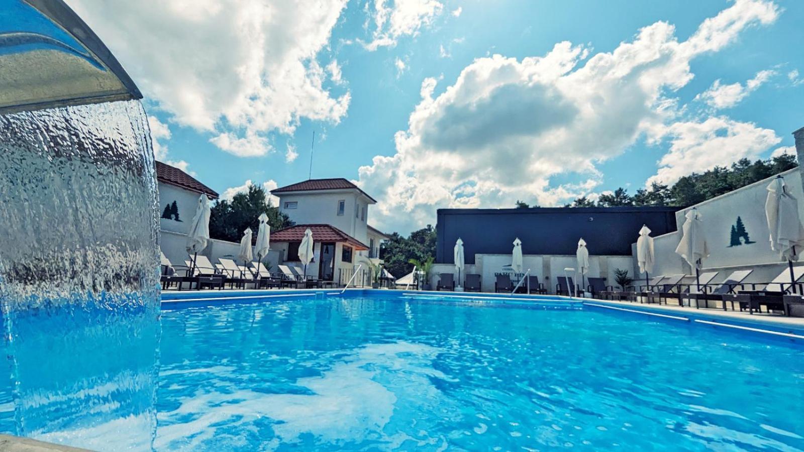 Hotel Complex Parc Pini Moineşti Exterior foto